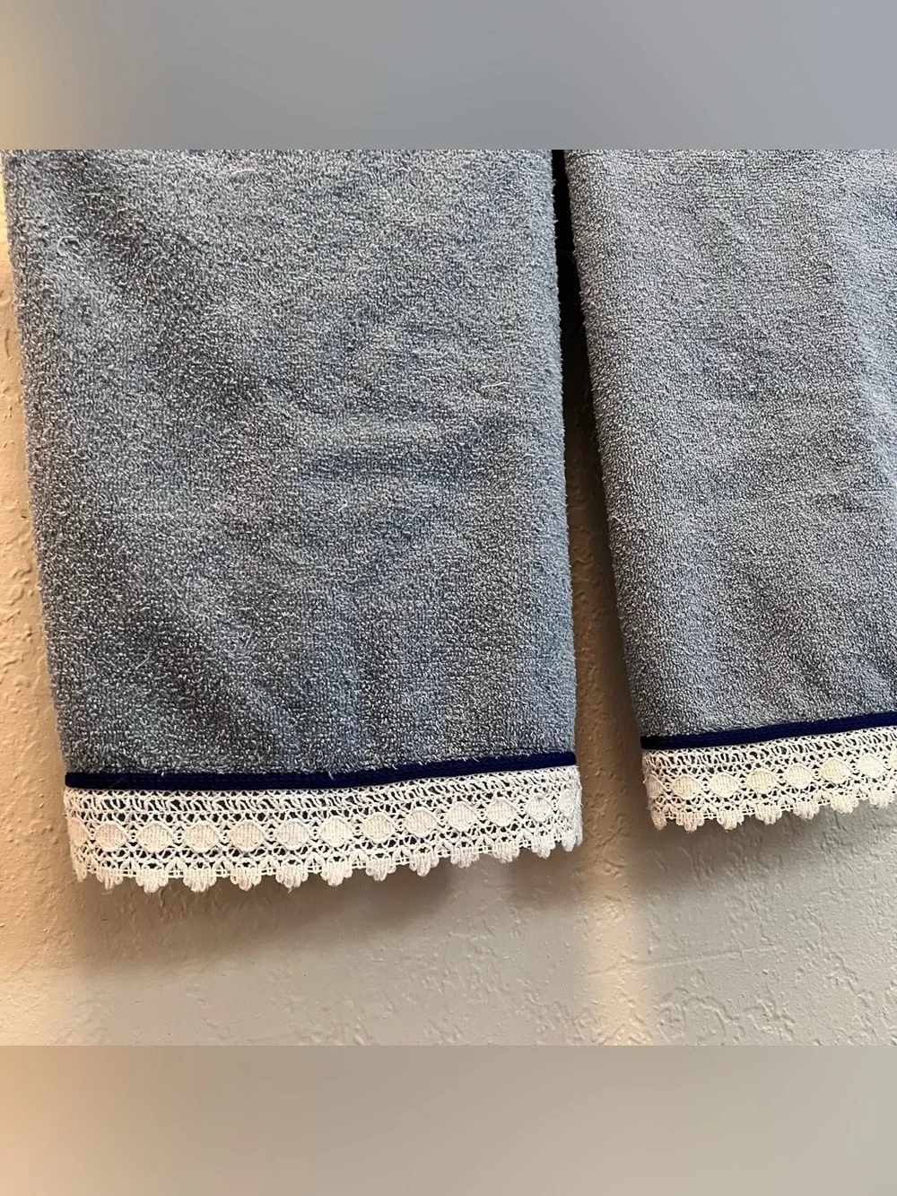 Vintage Dundee Blue Gray Lace Bath Towels Set of 2